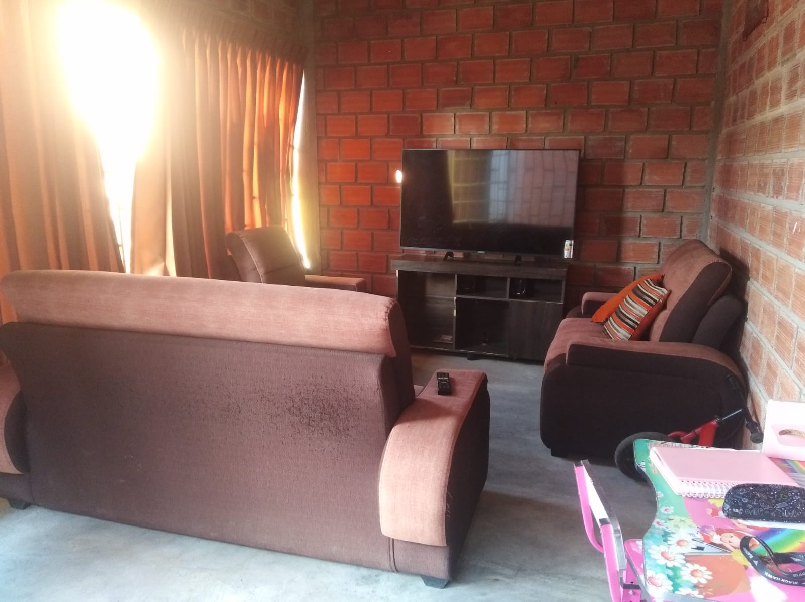 Casa familiar 1 piso en venta – 6 dormitorios + Cochera. Cerca a Aeropuerto